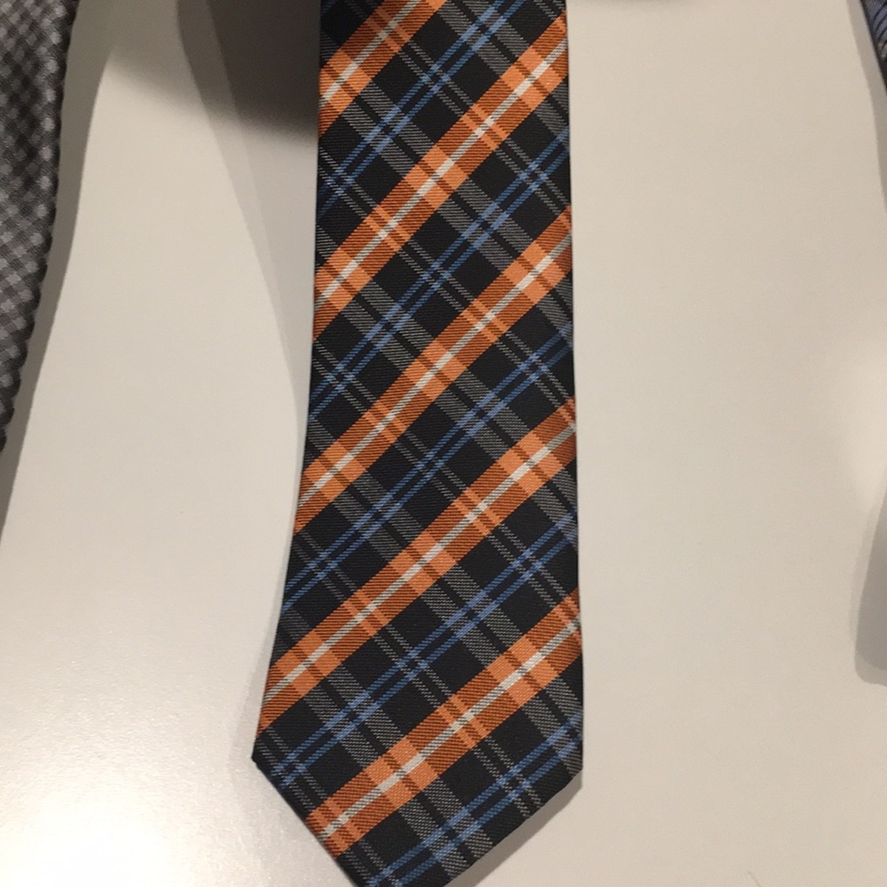 5/$25 Clericci patterned tie. Regular width